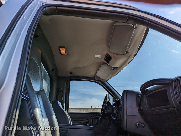 image for item LF9741 2005 GMC C7  flatbed truck