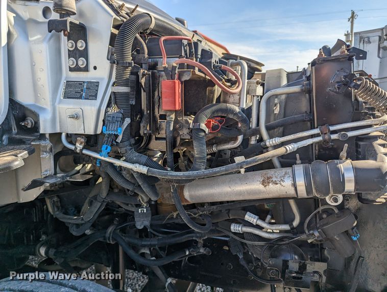 image for item LF9741 2005 GMC C7  flatbed truck