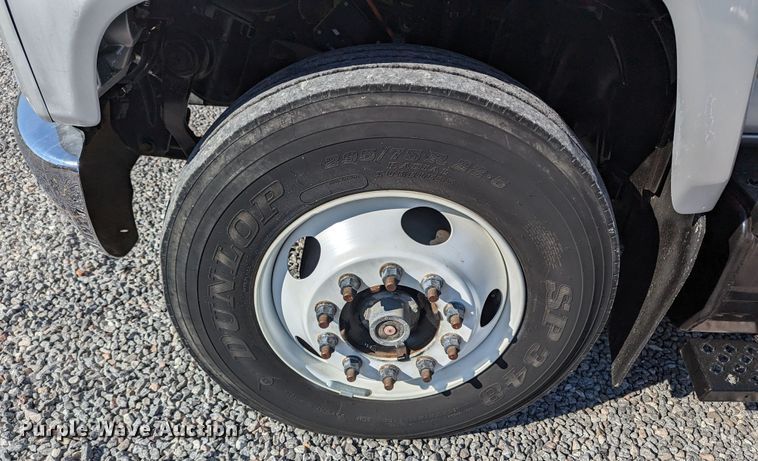 image for item LF9741 2005 GMC C7  flatbed truck