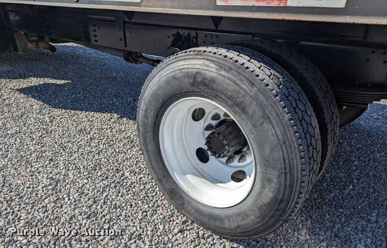 image for item LF9741 2005 GMC C7  flatbed truck