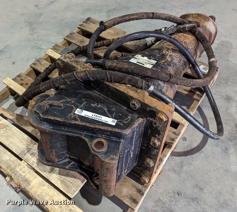 image for item LF9751 Bobcat HB1180  breaker