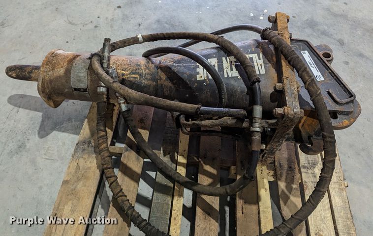 image for item LF9751 Bobcat HB1180  breaker