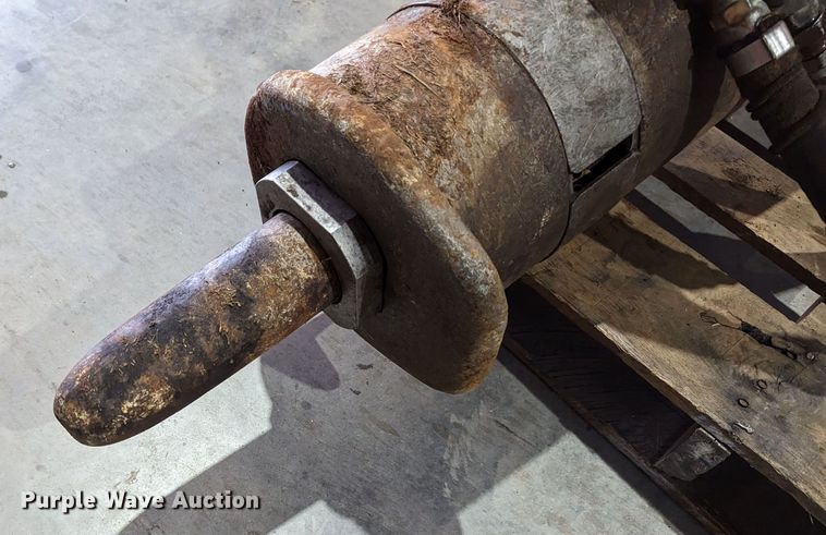 image for item LF9751 Bobcat HB1180  breaker