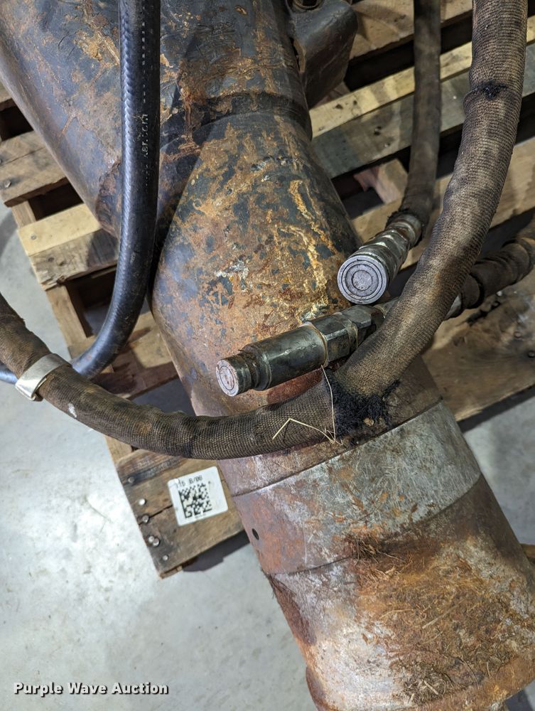 image for item LF9751 Bobcat HB1180  breaker