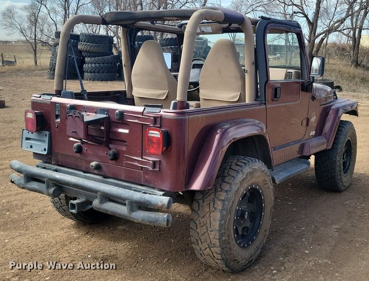 image for item LG9520 2002 Jeep Wrangler  SUV