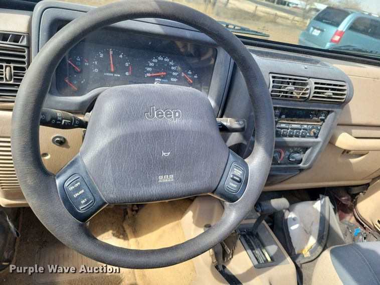 image for item LG9520 2002 Jeep Wrangler  SUV