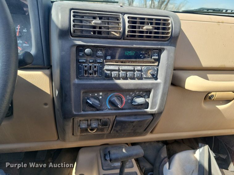 image for item LG9520 2002 Jeep Wrangler  SUV