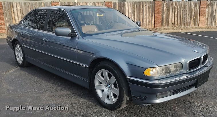 image for item LG9589 2001 BMW 740iL