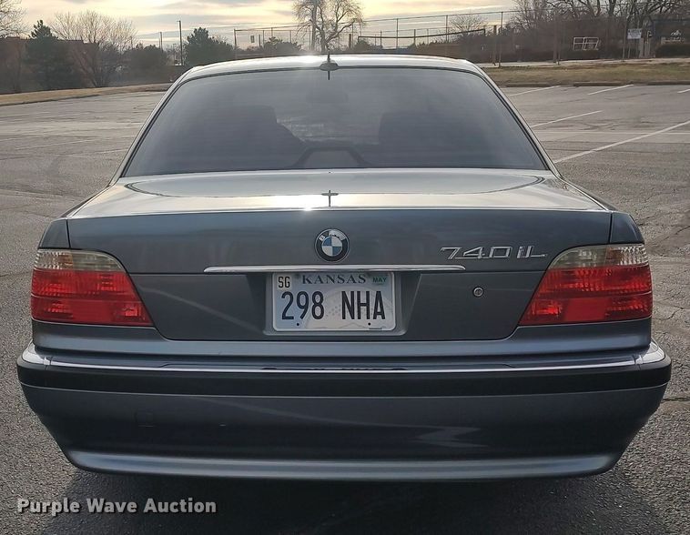 image for item LG9589 2001 BMW 740iL