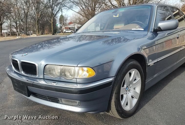 image for item LG9589 2001 BMW 740iL