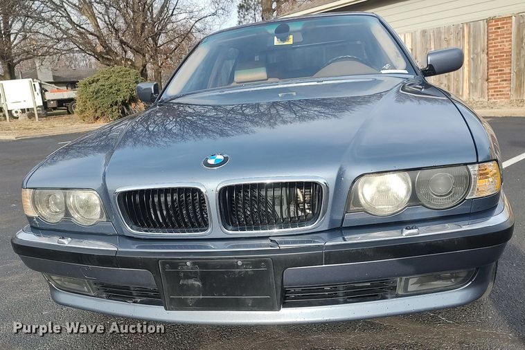 image for item LG9589 2001 BMW 740iL