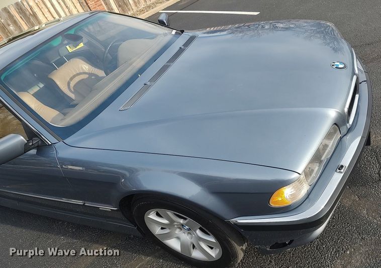 image for item LG9589 2001 BMW 740iL