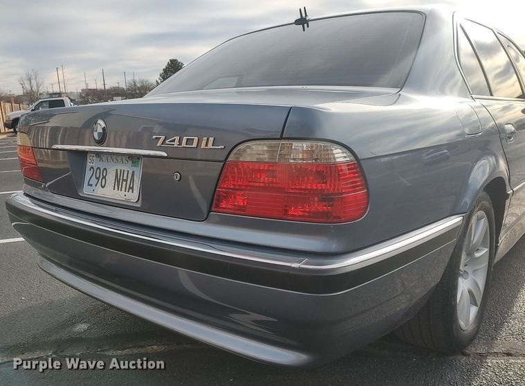 image for item LG9589 2001 BMW 740iL