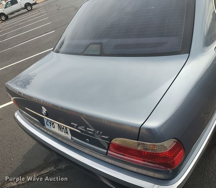 image for item LG9589 2001 BMW 740iL