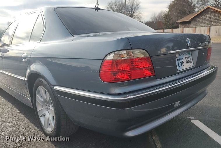 image for item LG9589 2001 BMW 740iL