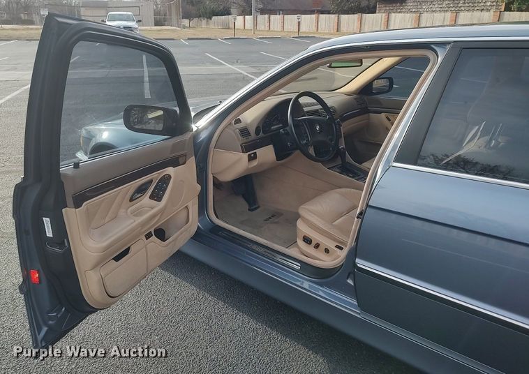 image for item LG9589 2001 BMW 740iL