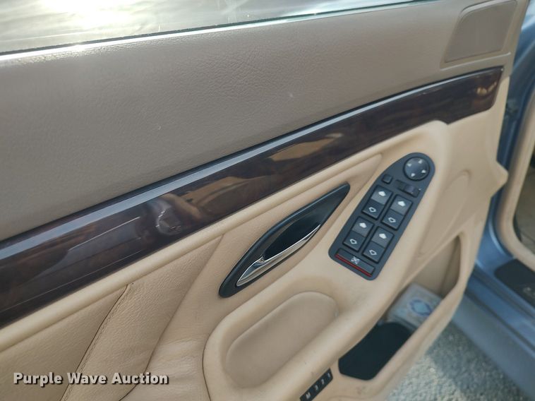 image for item LG9589 2001 BMW 740iL