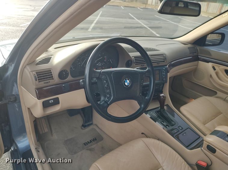 image for item LG9589 2001 BMW 740iL