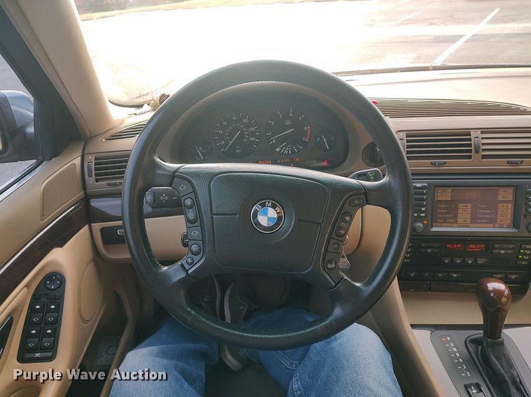 image for item LG9589 2001 BMW 740iL