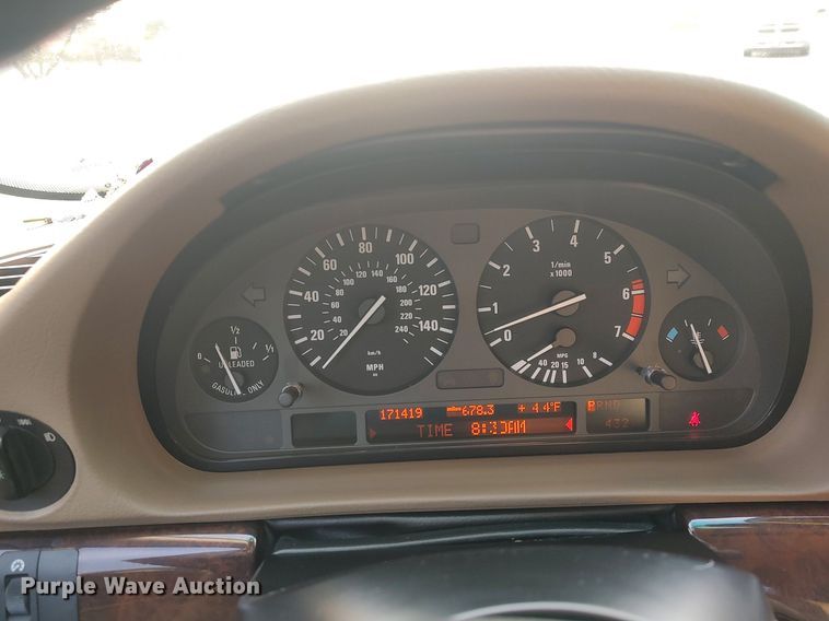 image for item LG9589 2001 BMW 740iL