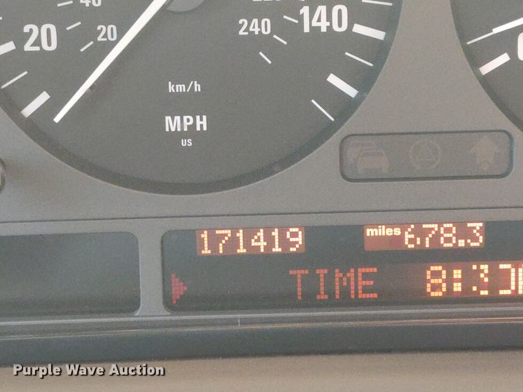 image for item LG9589 2001 BMW 740iL