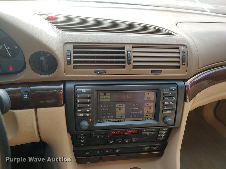 image for item LG9589 2001 BMW 740iL