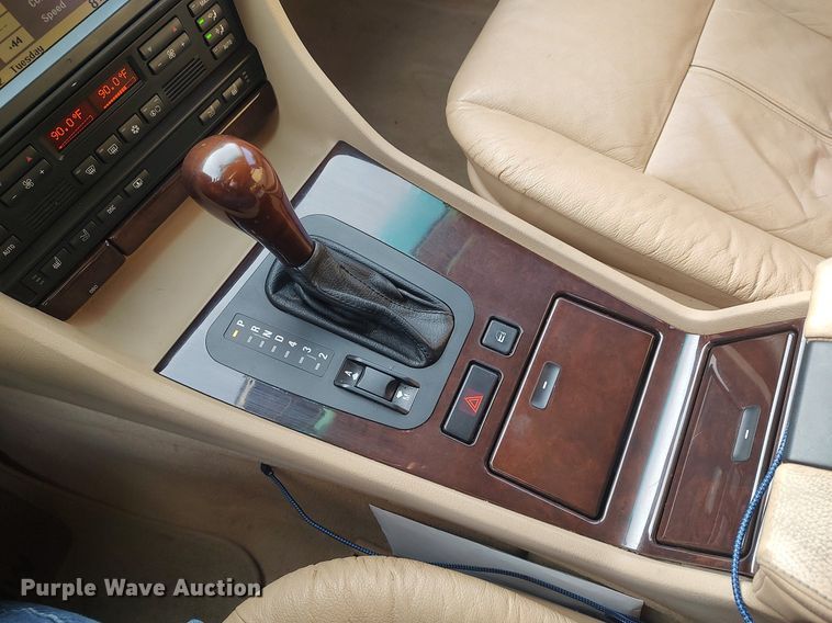 image for item LG9589 2001 BMW 740iL