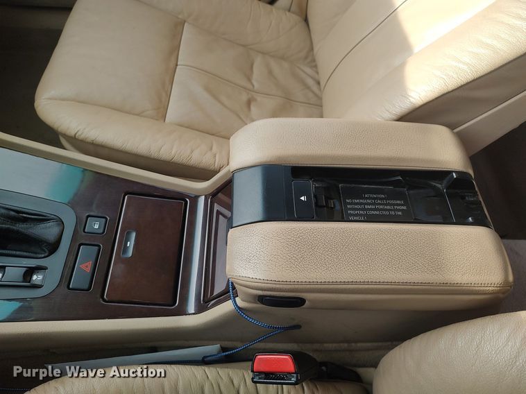 image for item LG9589 2001 BMW 740iL