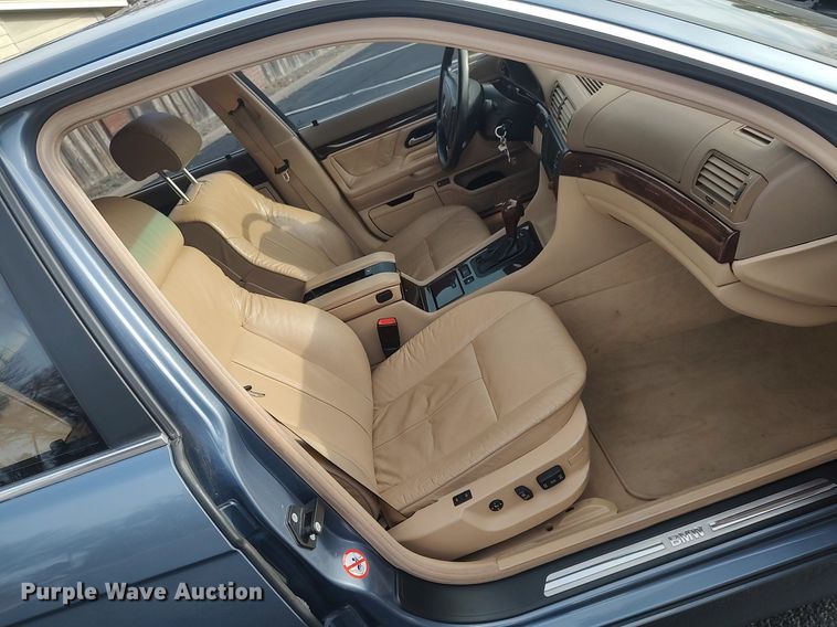 image for item LG9589 2001 BMW 740iL