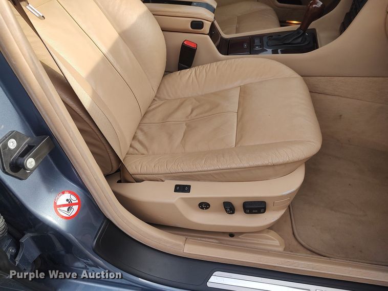 image for item LG9589 2001 BMW 740iL