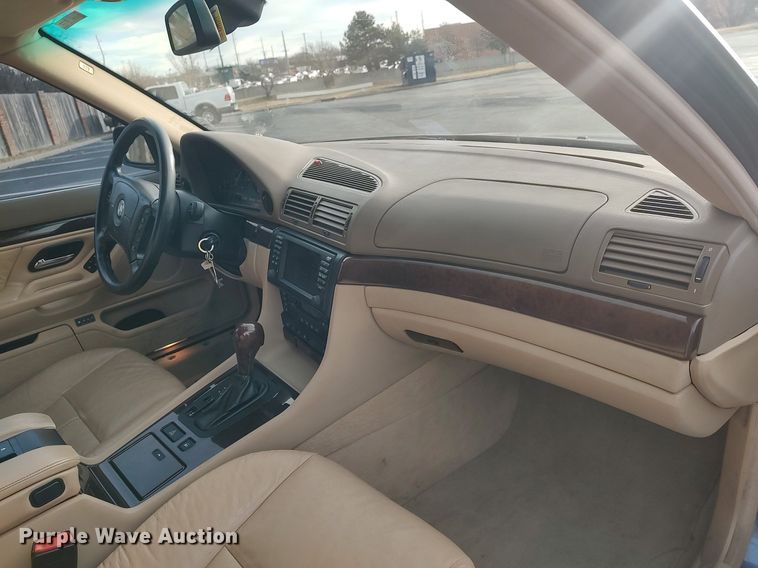 image for item LG9589 2001 BMW 740iL