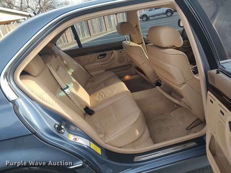 image for item LG9589 2001 BMW 740iL