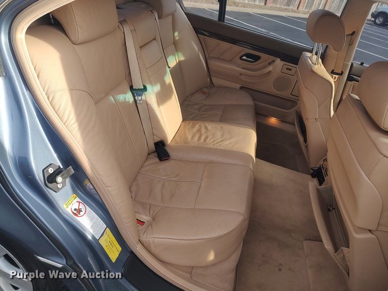 image for item LG9589 2001 BMW 740iL