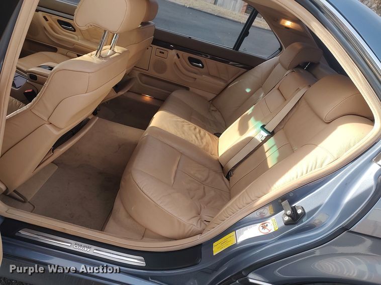 image for item LG9589 2001 BMW 740iL