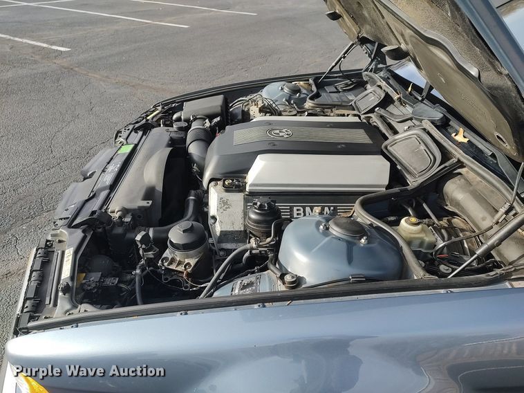 image for item LG9589 2001 BMW 740iL