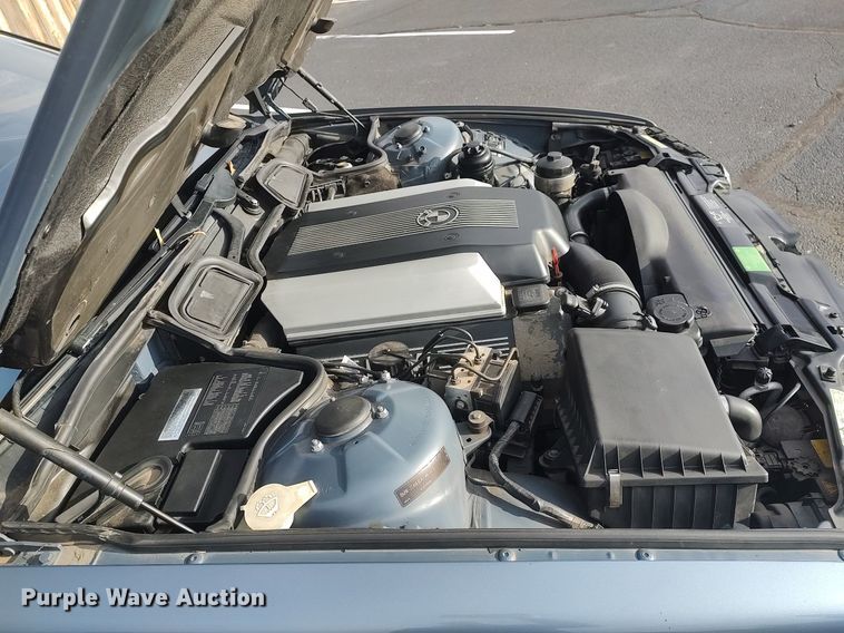 image for item LG9589 2001 BMW 740iL