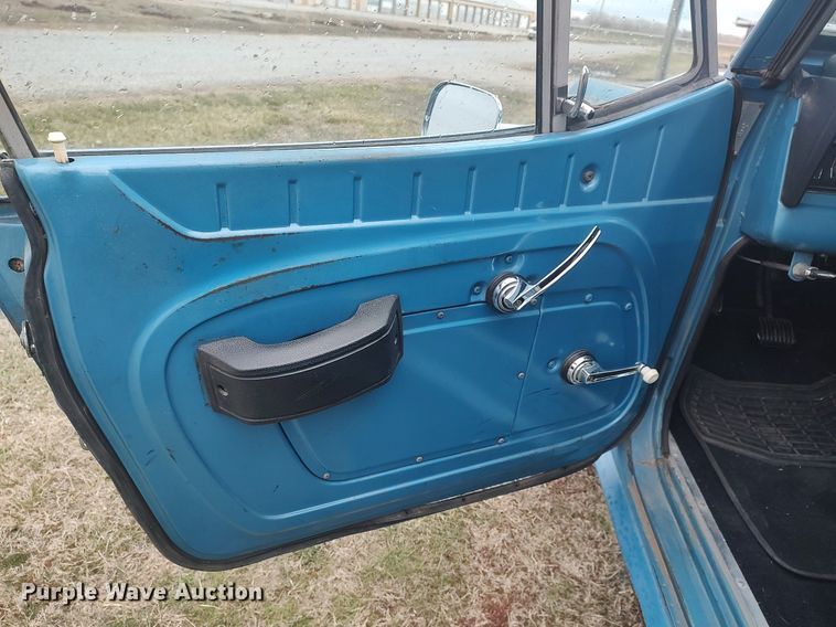 image for item LG9605 1972 Jeep Commando  SUV