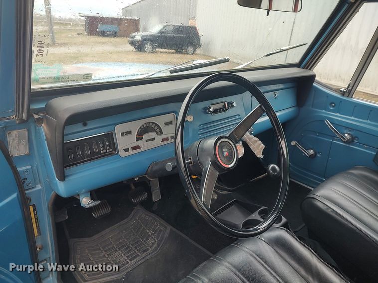 image for item LG9605 1972 Jeep Commando  SUV