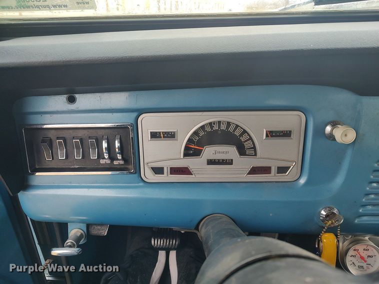 image for item LG9605 1972 Jeep Commando  SUV