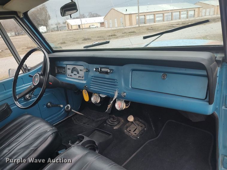 image for item LG9605 1972 Jeep Commando  SUV