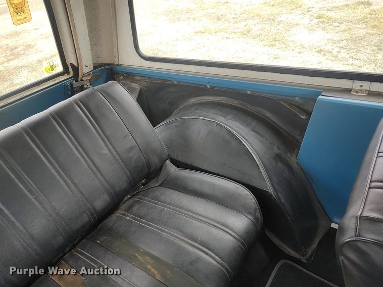 image for item LG9605 1972 Jeep Commando  SUV