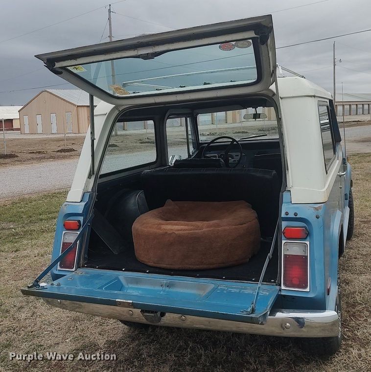 image for item LG9605 1972 Jeep Commando  SUV