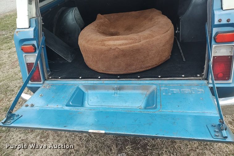 image for item LG9605 1972 Jeep Commando  SUV