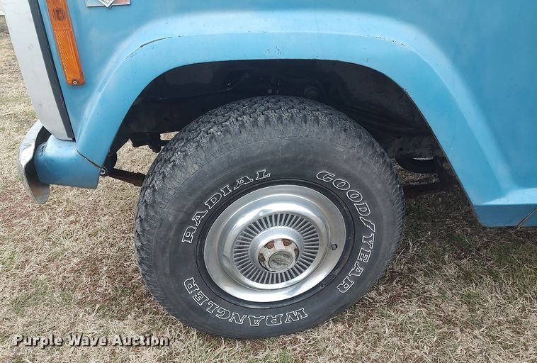 image for item LG9605 1972 Jeep Commando  SUV