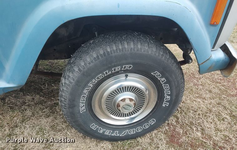 image for item LG9605 1972 Jeep Commando  SUV