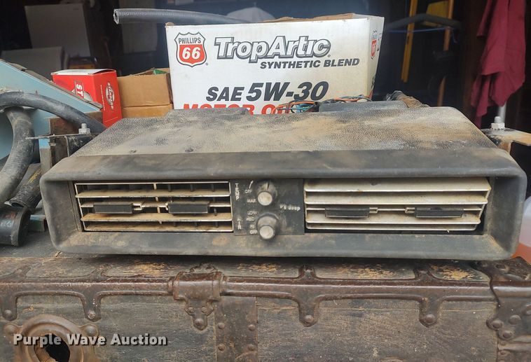 image for item LG9605 1972 Jeep Commando  SUV