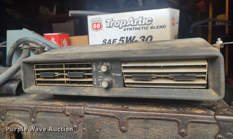 image for item LG9605 1972 Jeep Commando  SUV