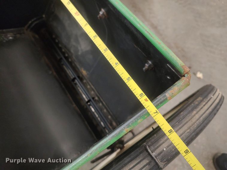 image for item LG9643 (2) Gandy 42 drop spreaders