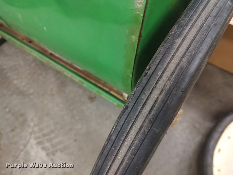 image for item LG9643 (2) Gandy 42 drop spreaders