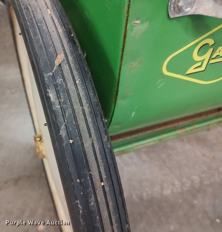 image for item LG9643 (2) Gandy 42 drop spreaders